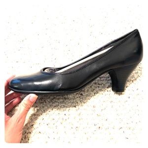 NWOT Aerosoles Black Heels (never worn)